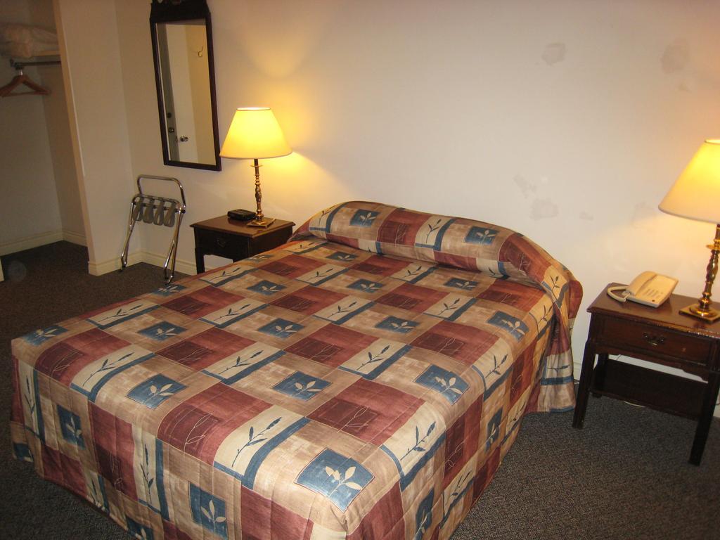 كريستون Downtowner Motor Inn الغرفة الصورة
