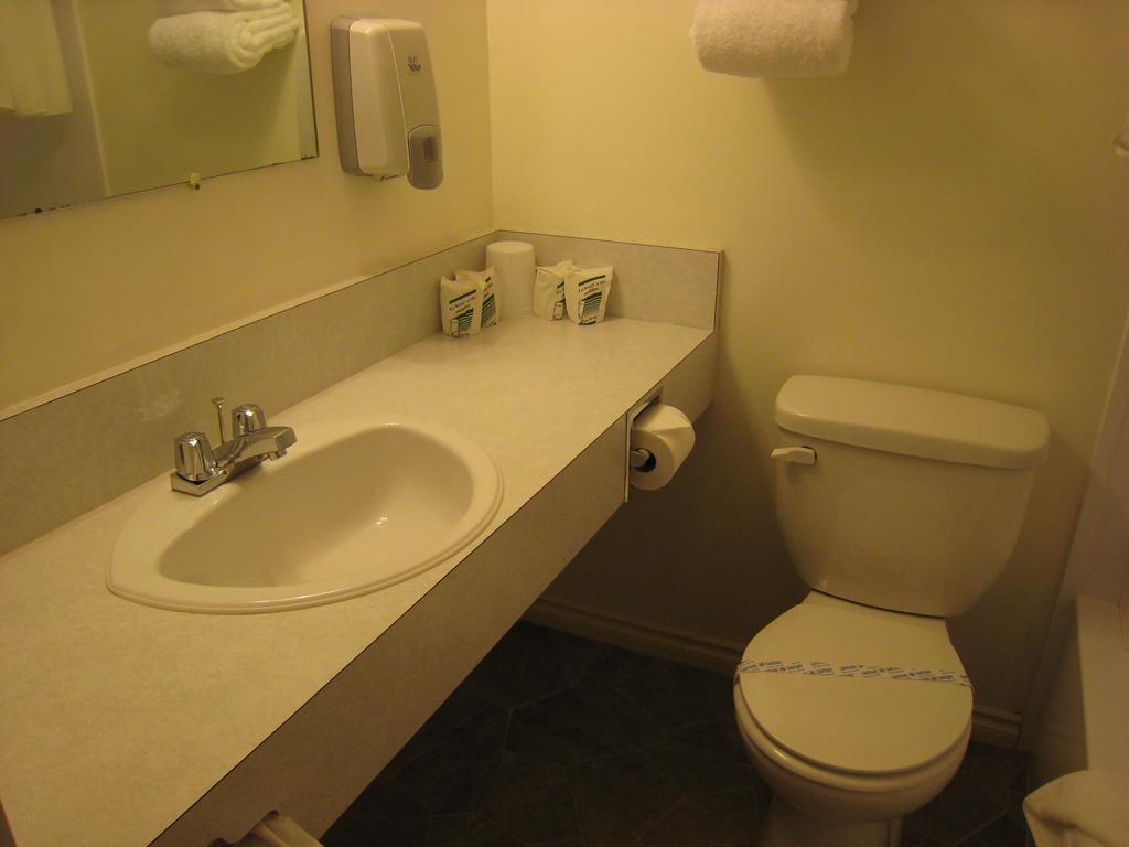 كريستون Downtowner Motor Inn الغرفة الصورة