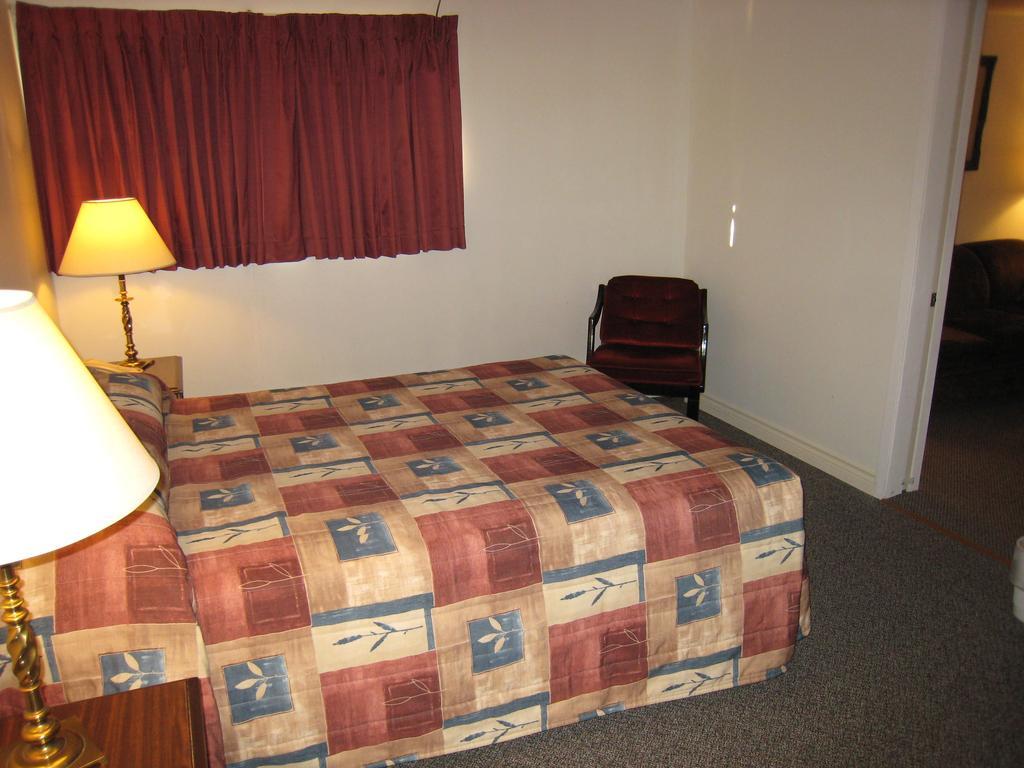 كريستون Downtowner Motor Inn الغرفة الصورة