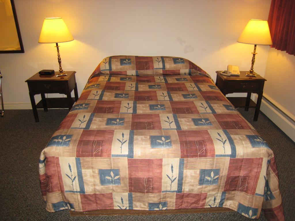 كريستون Downtowner Motor Inn الغرفة الصورة