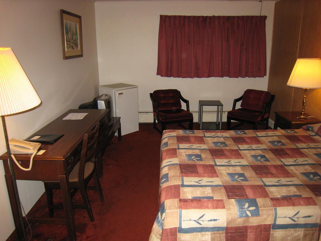 كريستون Downtowner Motor Inn الغرفة الصورة