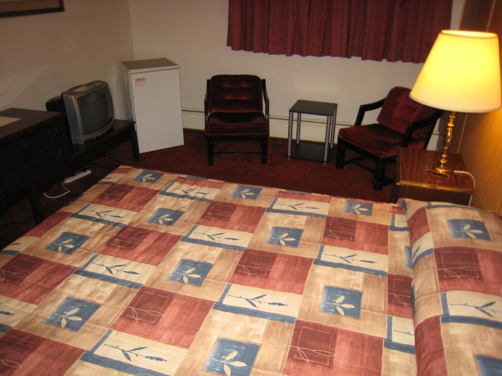 كريستون Downtowner Motor Inn الغرفة الصورة