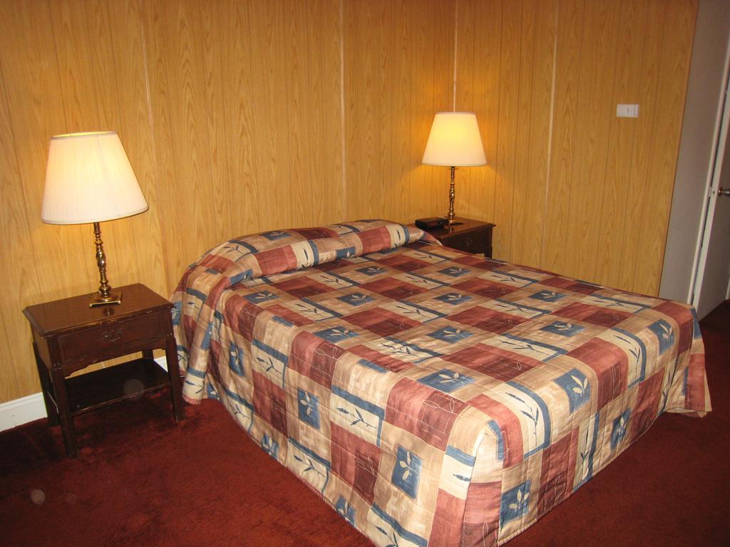 كريستون Downtowner Motor Inn الغرفة الصورة