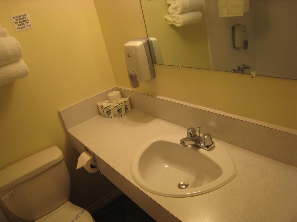 كريستون Downtowner Motor Inn الغرفة الصورة