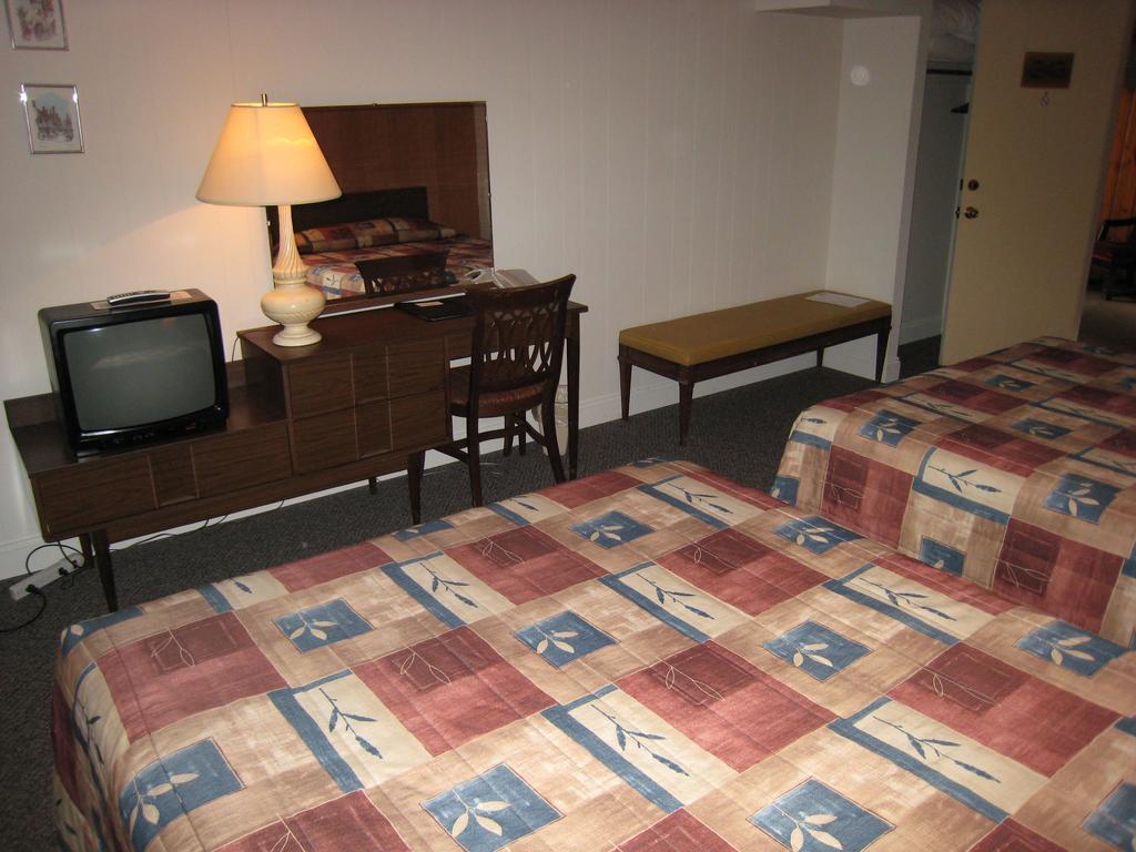 كريستون Downtowner Motor Inn الغرفة الصورة