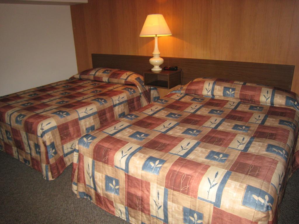 كريستون Downtowner Motor Inn الغرفة الصورة