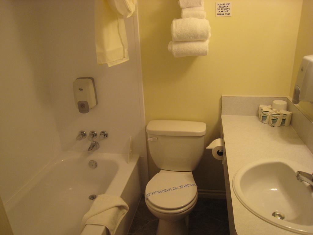 كريستون Downtowner Motor Inn الغرفة الصورة