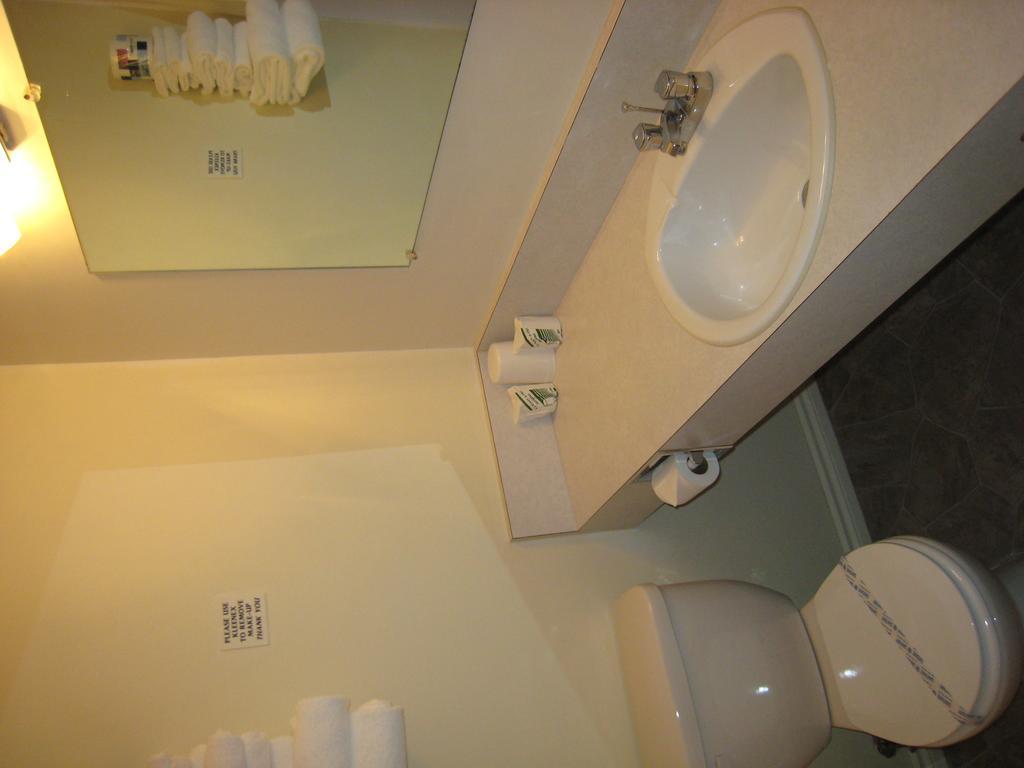 كريستون Downtowner Motor Inn الغرفة الصورة