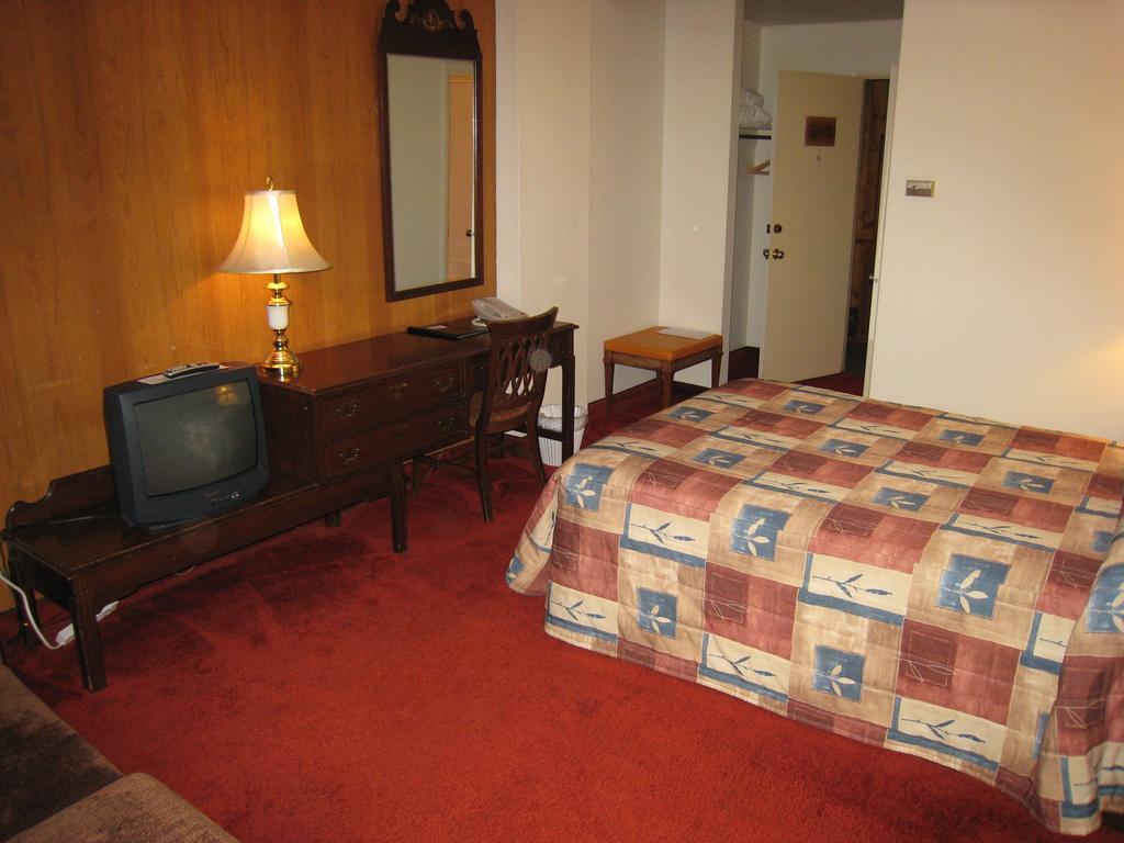 كريستون Downtowner Motor Inn الغرفة الصورة