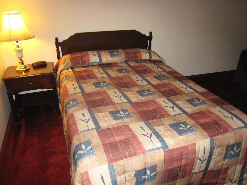 كريستون Downtowner Motor Inn الغرفة الصورة