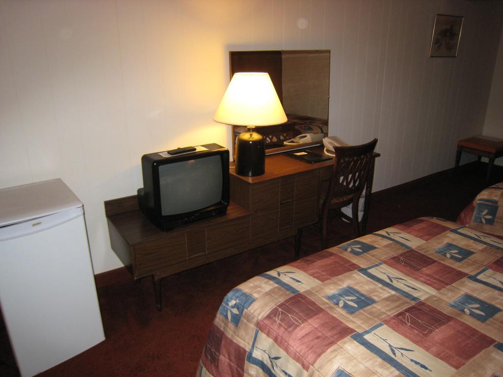 كريستون Downtowner Motor Inn الغرفة الصورة