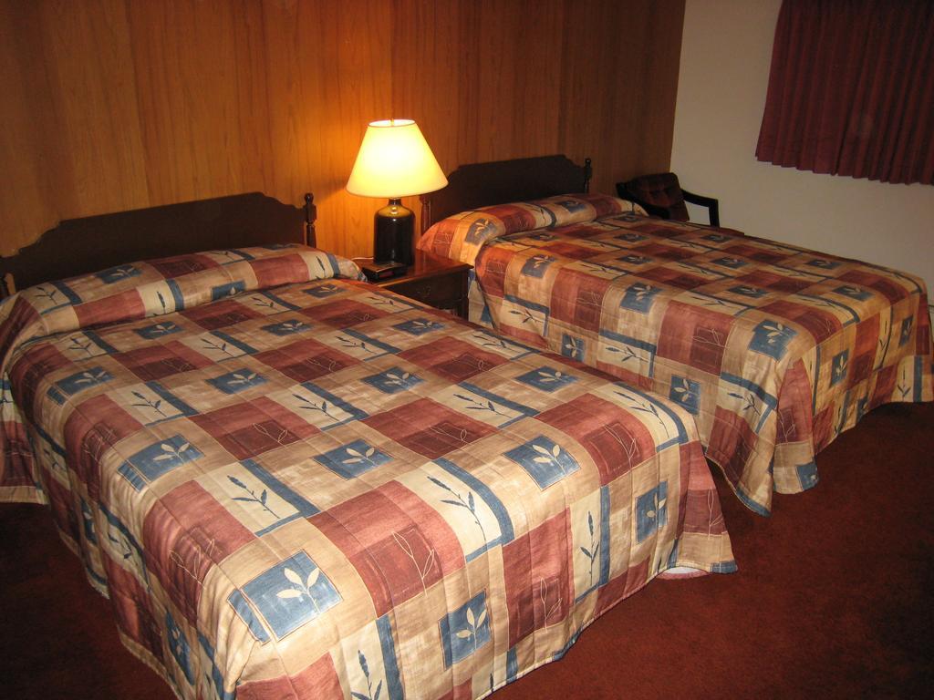 كريستون Downtowner Motor Inn الغرفة الصورة