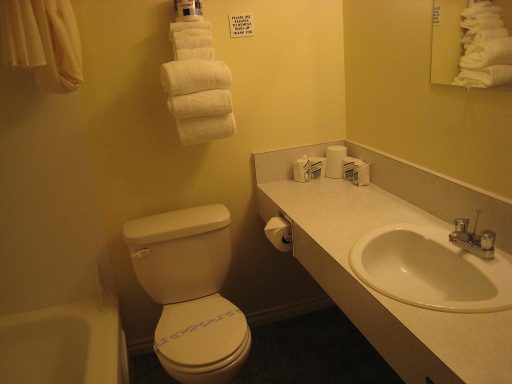 كريستون Downtowner Motor Inn الغرفة الصورة